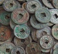 山西黄某使用金银探测器找大量古钱