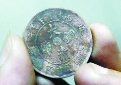 清远张某使用金银探测仪器找大量银元